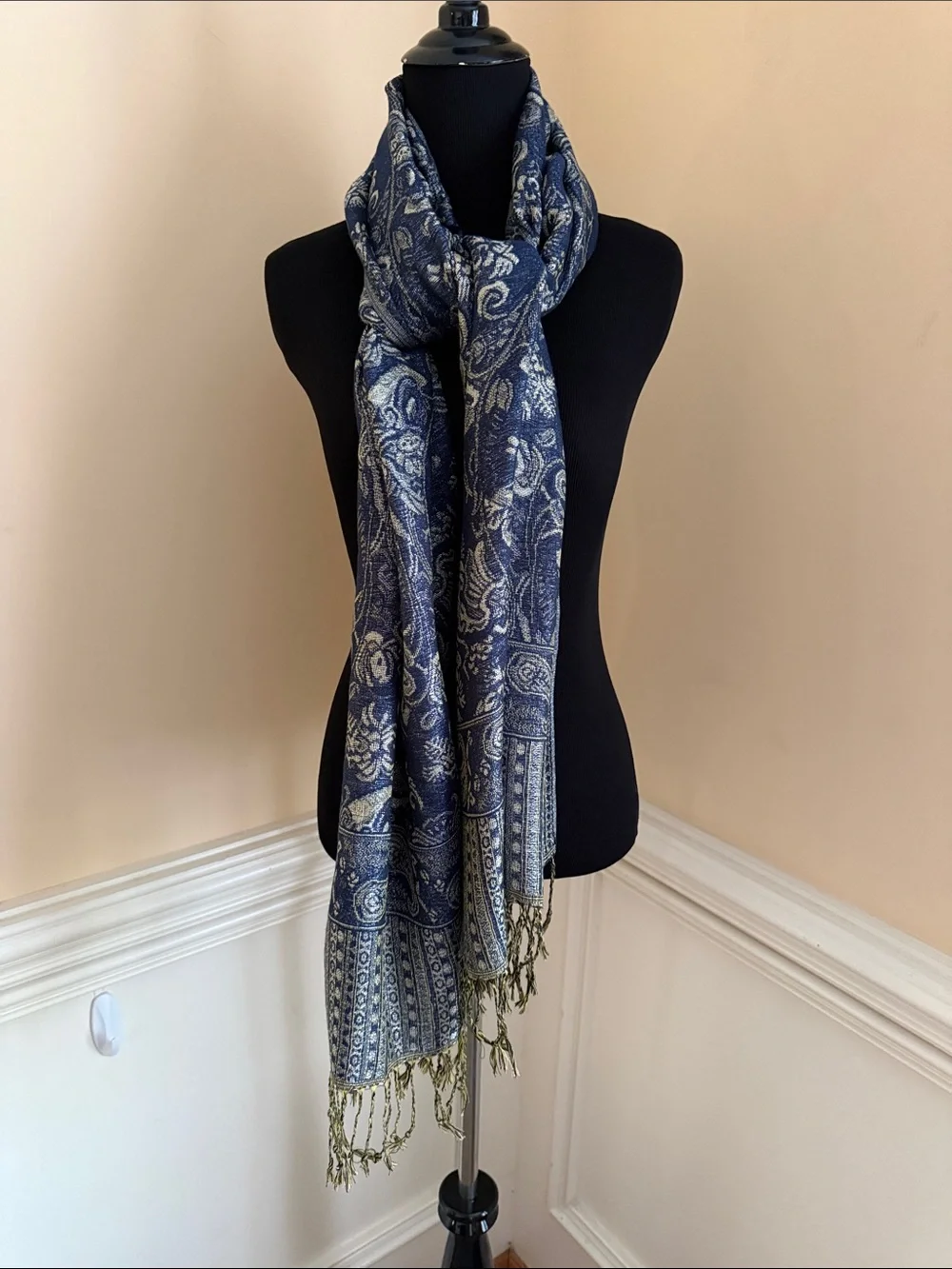 NWT‎ Allover Metallic Floral Navy Blue Paisley Woven Scarf Shawl One Size